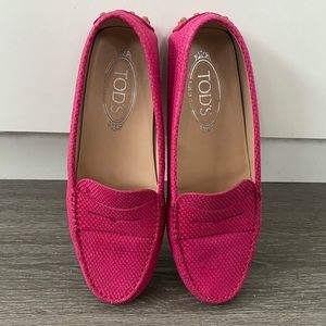 Hot pink Tod’s loafers with dust bag